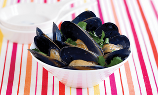 Steamed Mussels with Coconut Milk