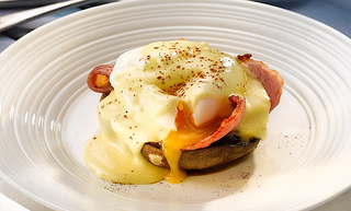 Eggs Benedict with Crispy Bacon and Grilled Mushroom